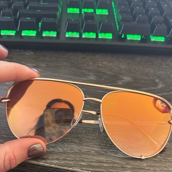 Quay x desi High key mini sunglasses - Picture 7 of 8